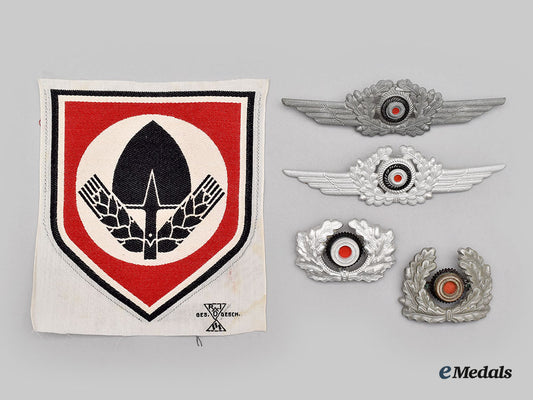 germany,_wehrmacht._a_mixed_lot_of_insignia_l22_mnc4551_458_1_1