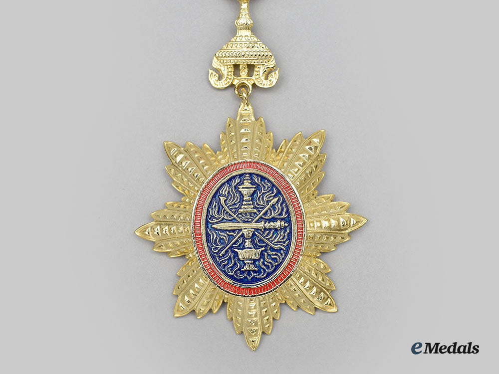 cambodia,_kingdom(_post1993)._a_royal_order_of_cambodia,_iv_class_officer,_modern_issue_l22_mnc4561_321_1