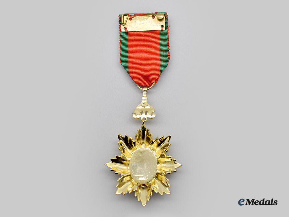 cambodia,_kingdom(_post1993)._a_royal_order_of_cambodia,_iv_class_officer,_modern_issue_l22_mnc4563_322_1