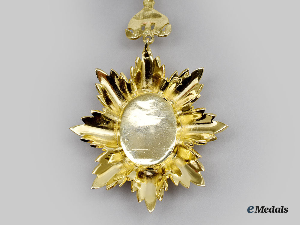 cambodia,_kingdom(_post1993)._a_royal_order_of_cambodia,_iv_class_officer,_modern_issue_l22_mnc4565_323_1