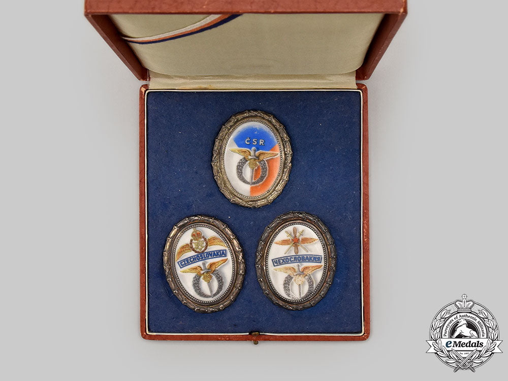 czechoslovakia,_socialist_republic._a_post_second_war_set_of_three_air_force_commemorative_badges_l22_mnc4600_715