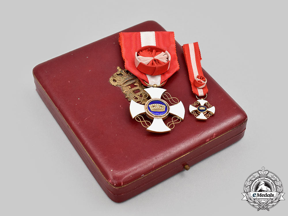 italy,_kingdom._an_order_of_the_crown_of_italy,_iv_class_officer_set,_cased_l22_mnc4621_187