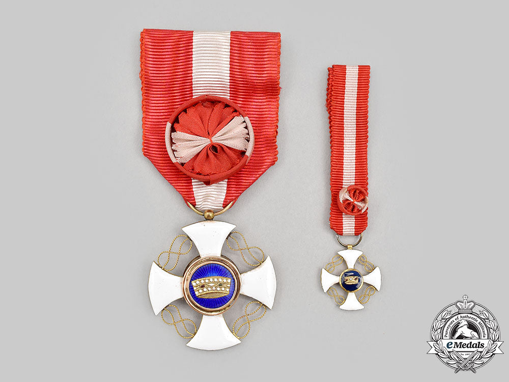 italy,_kingdom._an_order_of_the_crown_of_italy,_iv_class_officer_set,_cased_l22_mnc4622_188