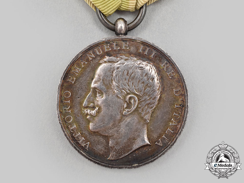 italy,_kingdom._a_medal_for_the_messina_earthquake1908_l22_mnc4649_208_1