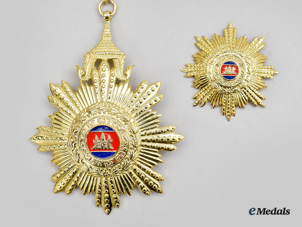 cambodia,_kingdom(_post1993)._medal_of_national_merit,_collar_chain_with_pendant,_modern_issue_l22_mnc4684_402