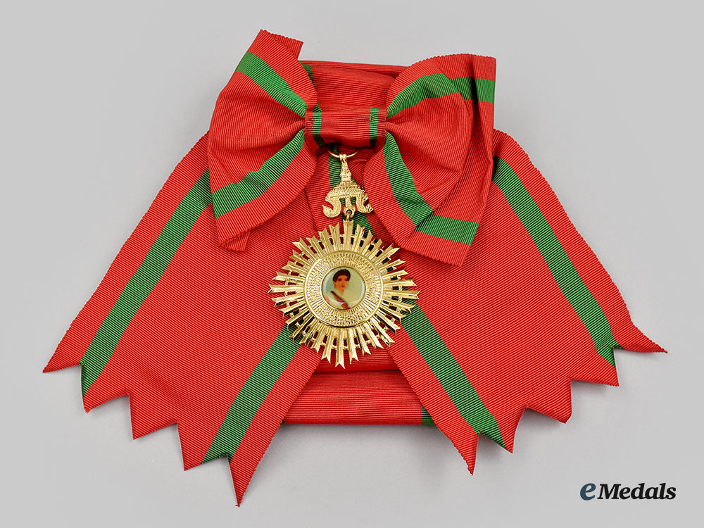 cambodia,_kingdom(_post1993)._royal_order_of_her_majesty_queen_preah_kossomak,_i_class_grand_cross_set(_moha_serivodho_or_mohasereivadh),_modern_issue_l22_mnc4707_412_1_1_1