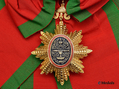 cambodia,_kingdom(_post1993)._a_royal_order_of_cambodia,_ii_class_grand_officer_set,_modern_issue_l22_mnc4746c_433_1_2_1
