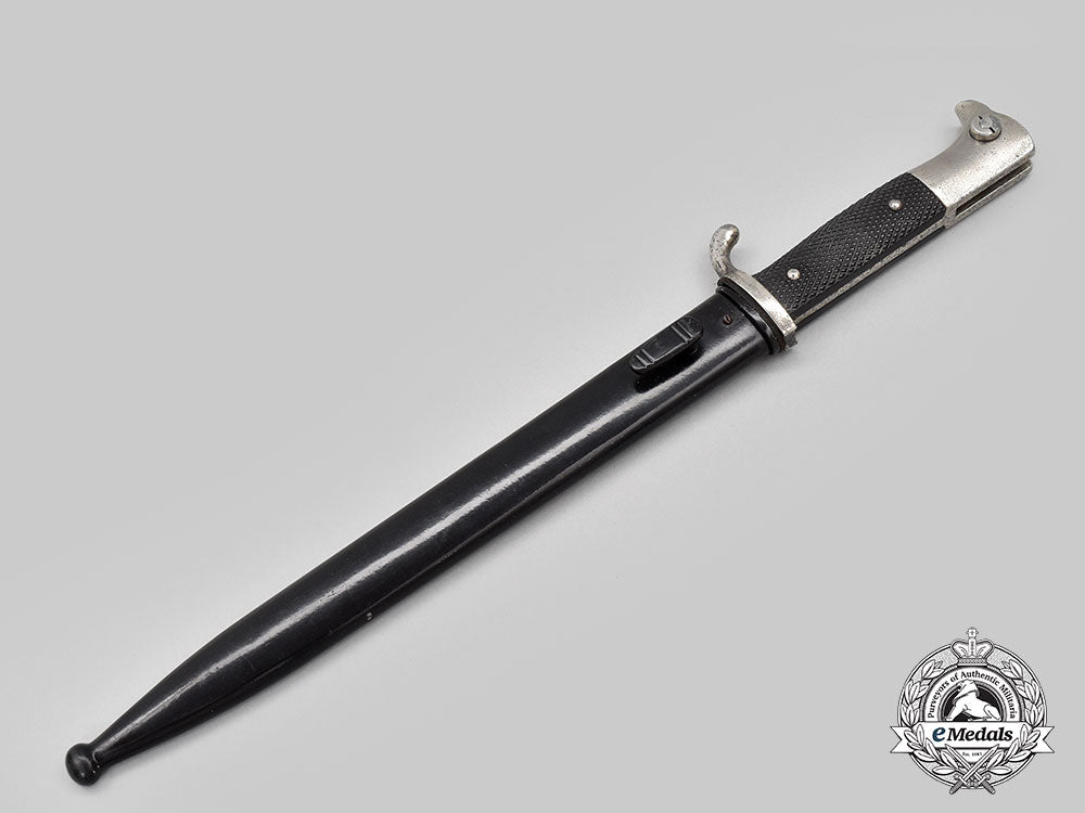 germany,_luftwaffe._a_commemorative_dress_bayonet,_by_weyersberg,_kirschbaum&_cie_l22_mnc4816_548_1_1_1