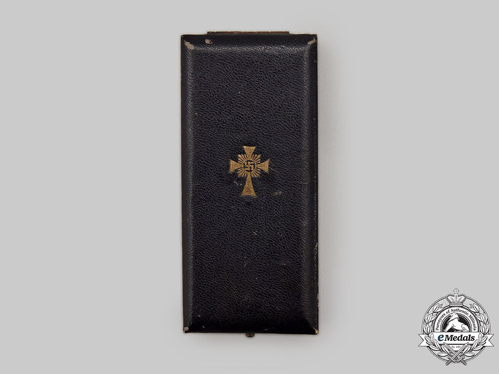 germany,_third_reich._an_honour_cross_of_the_german_mother,_gold_grade_with_case,_by_wilhelm_deumer_l22_mnc4822_787
