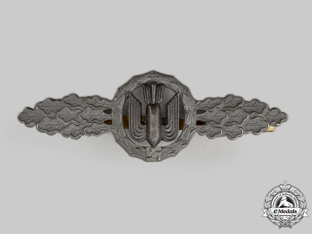 germany,_luftwaffe._a_bomber_clasp,_gold_grade,_by_richard_simm&_söhne_l22_mnc4824_371