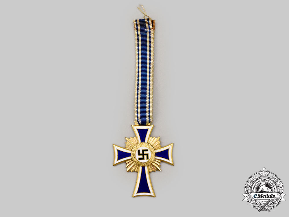 germany,_third_reich._an_honour_cross_of_the_german_mother,_gold_grade_with_case,_by_wilhelm_deumer_l22_mnc4825_783
