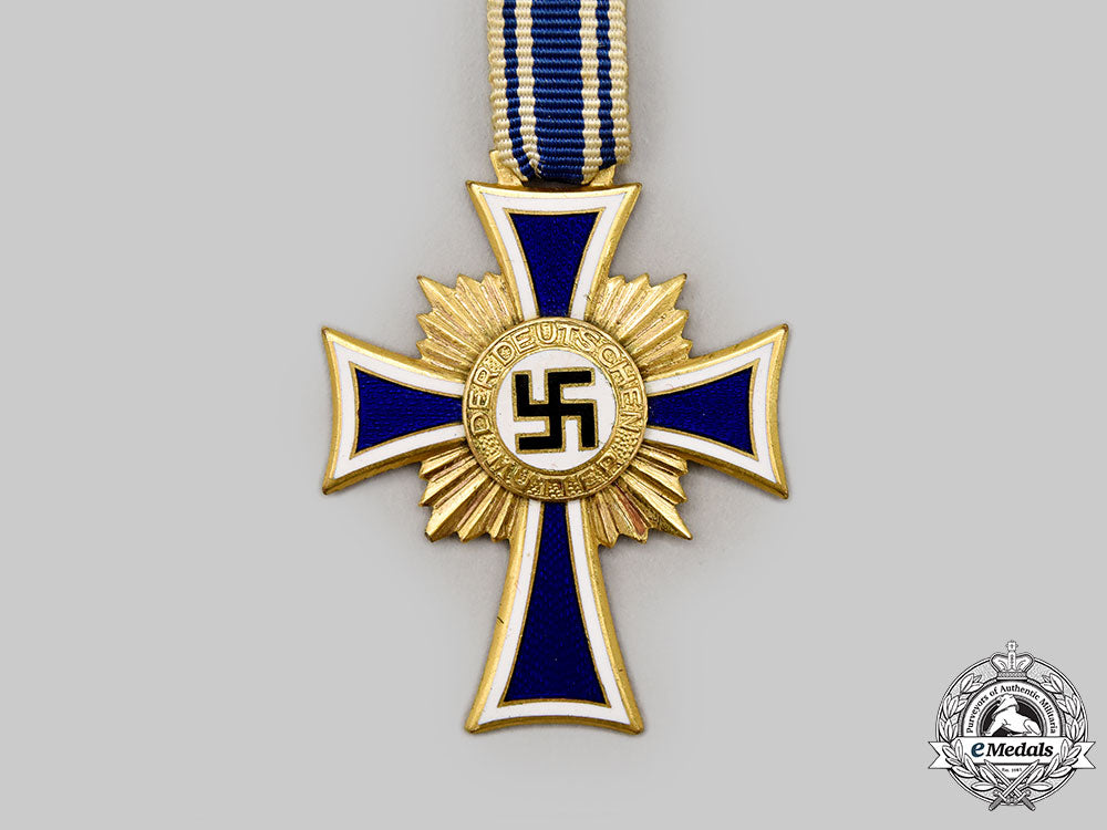 germany,_third_reich._an_honour_cross_of_the_german_mother,_gold_grade_with_case,_by_wilhelm_deumer_l22_mnc4827_784