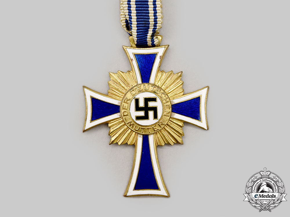 germany,_third_reich._an_honour_cross_of_the_german_mother,_gold_grade_with_case,_by_wilhelm_deumer_l22_mnc4839_792_1_1