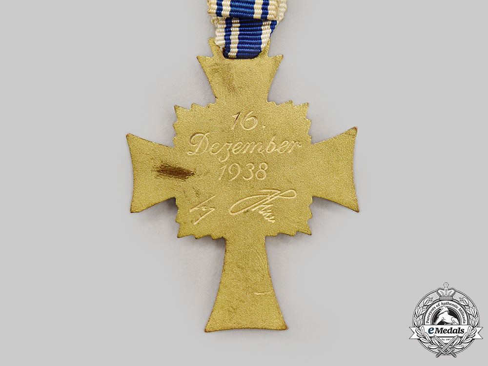germany,_third_reich._an_honour_cross_of_the_german_mother,_gold_grade_with_case,_by_wilhelm_deumer_l22_mnc4843_794_1_1