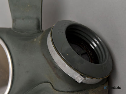 germany,_rlb._a_vm40_civil_defense_gas_mask_l22_mnc4898_584