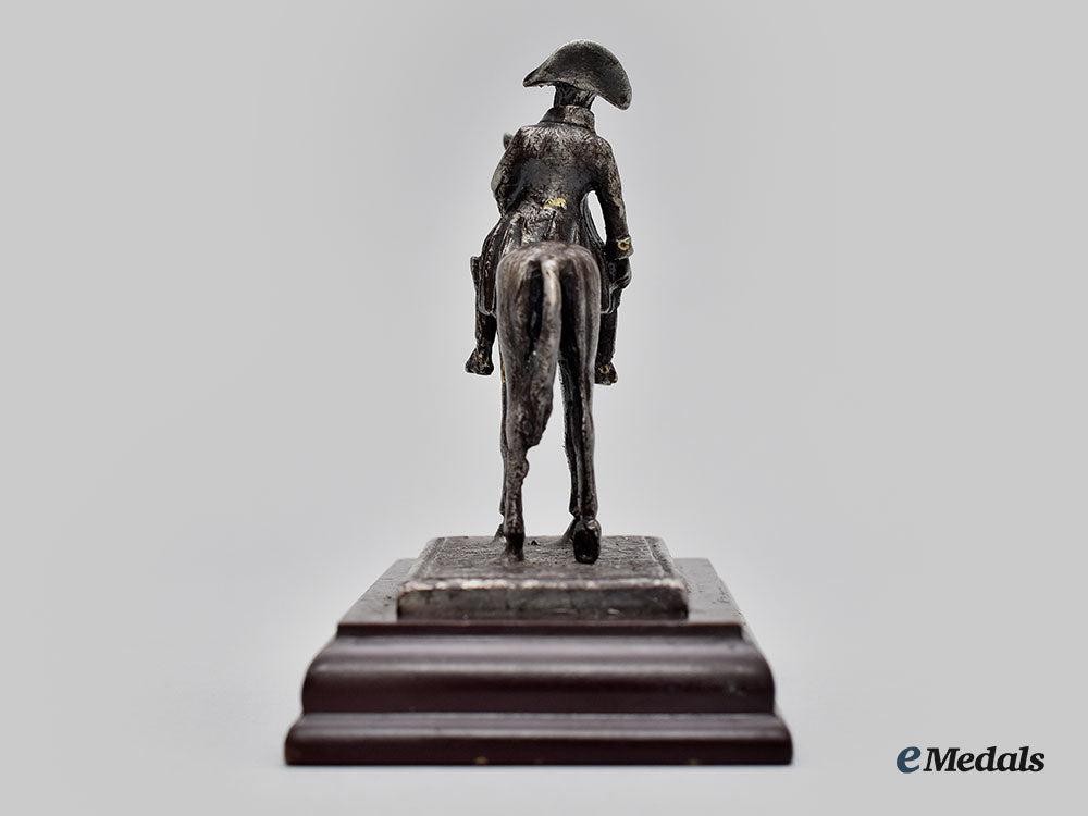 france,_i_empire._a_napoleon_bonaparte_sitting_upon_a_horse_statuette_l22_mnc4953_726_1