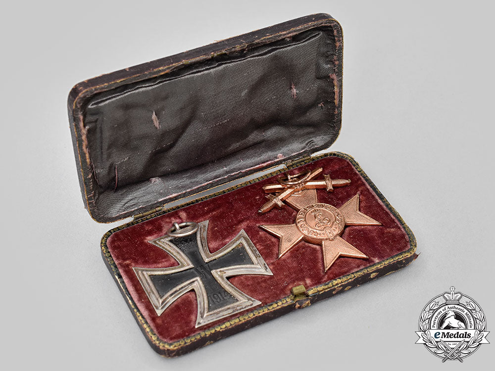 germany,_imperial._a_pair_of_service_awards_to_a_first_world_war_combatant,_with_custom_case_l22_mnc5084_468