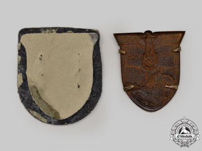 germany,_wehrmacht._a_pair_of_campaign_shields_l22_mnc5137_902