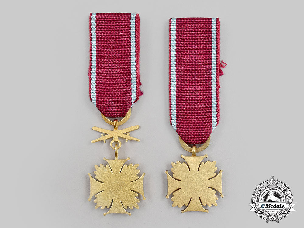 poland,_second_republic._two_spink-made_miniature_crosses_of_merit,_i_class_gold_grade,_c.1941_l22_mnc5152_764