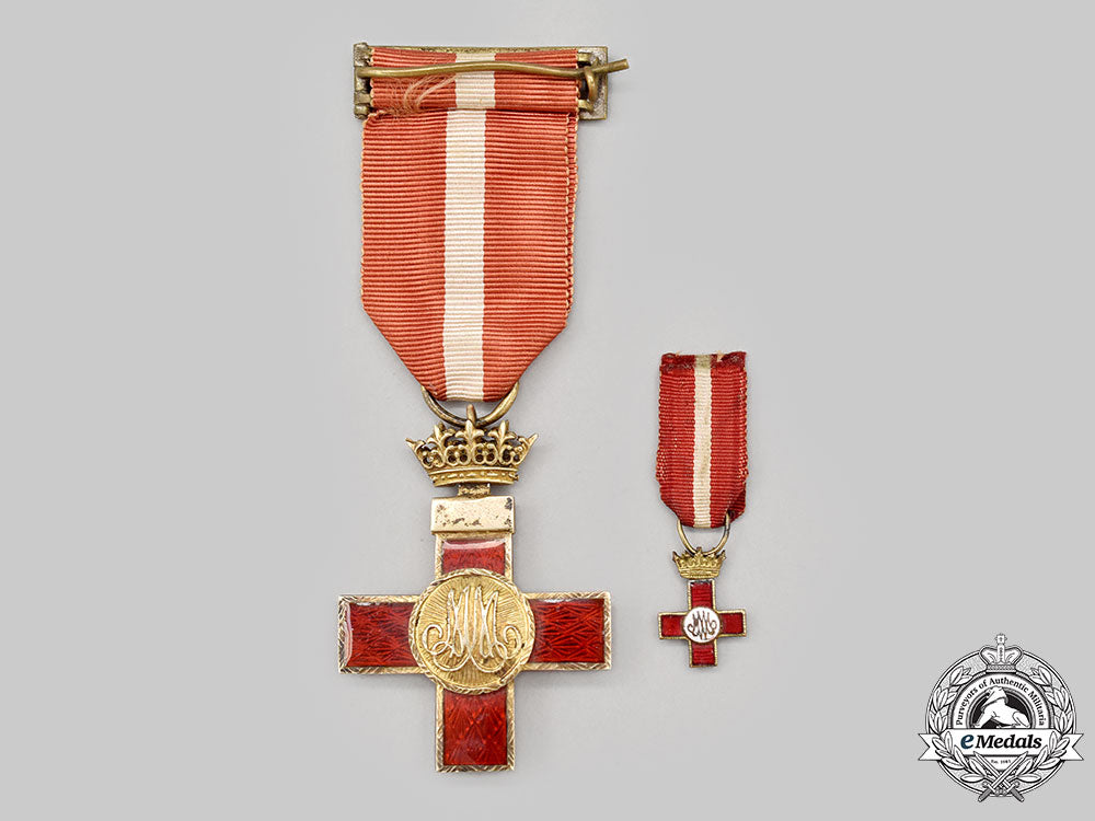 spain,_facist_state._an_order_of_military_merit,_cross_with_red_distinction,_fullsize_and_miniature_l22_mnc5155_473