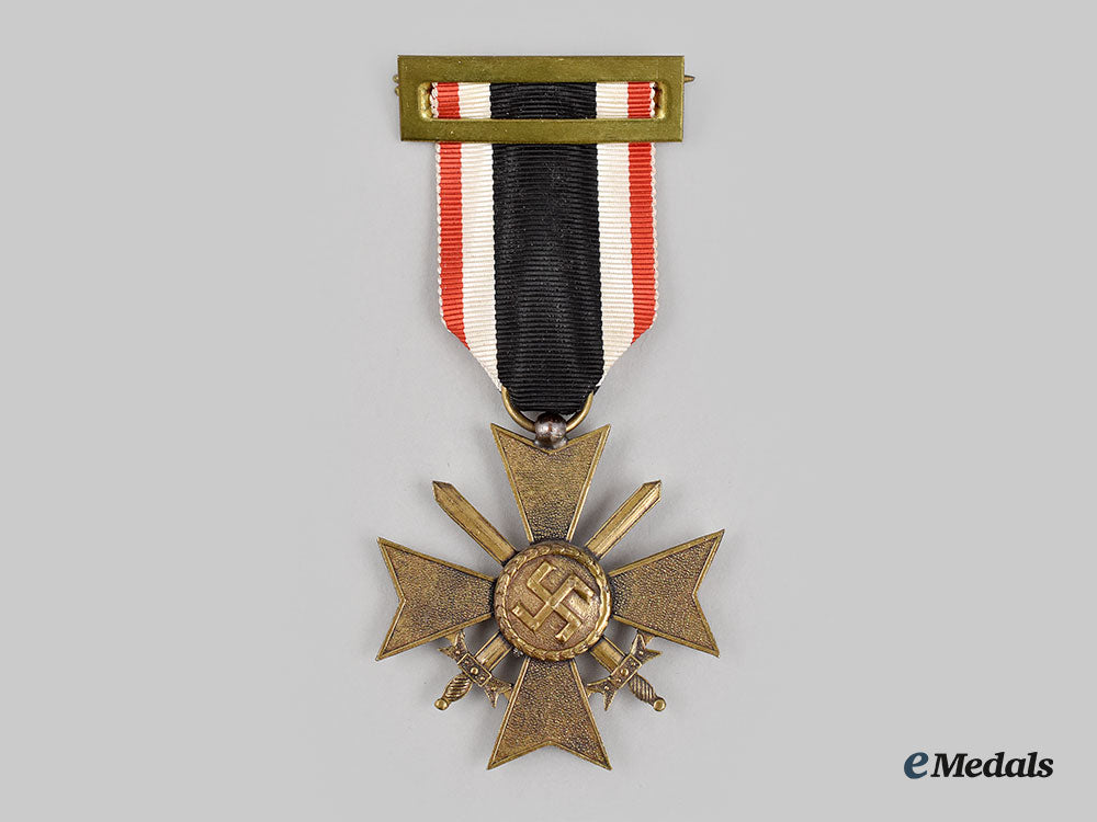 spain,_fascist_state._a_spanish_made_war_merit_cross,_ii_class_with_swords_l22_mnc5162_715