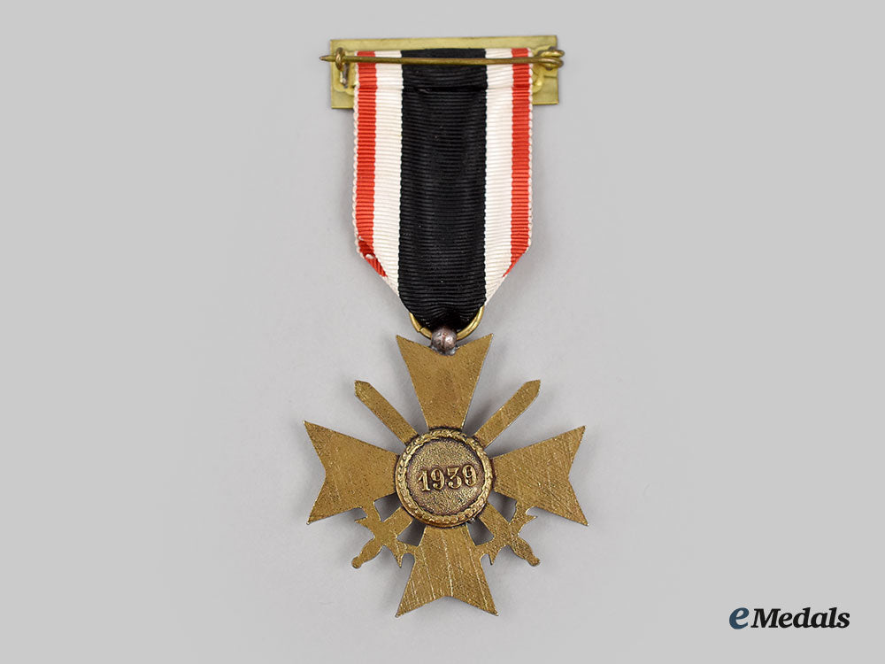 spain,_fascist_state._a_spanish_made_war_merit_cross,_ii_class_with_swords_l22_mnc5165_717