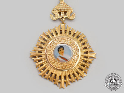 cambodia,_modern_kingdom._a_royal_order_of_h.m._the_queen_preah_kossomak_nearireath,_knight_with_clasp,_c.2001_l22_mnc5200_500_1_1