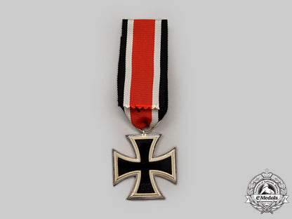 germany,_wehrmacht._a_mint1939_iron_cross_ii_class,_by_hermann_aurich_l22_mnc5206_926