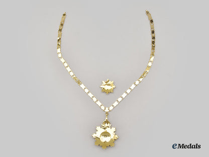 cambodia,_kingdom(_post1993)._medal_of_national_merit,_collar_chain_with_pendant,_modern_issue_l22_mnc5217_696