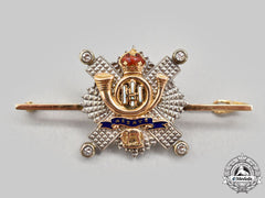 United Kingdom. A Fine Highland Light Infantry Tie Clip In Gold With Diamonds
