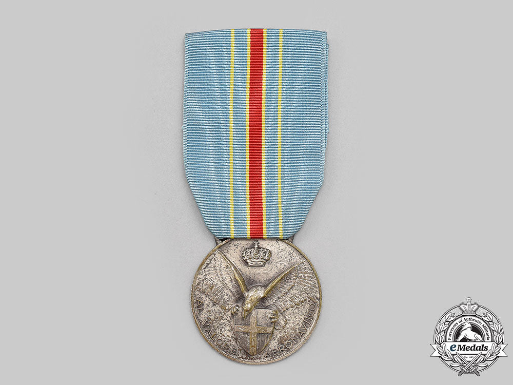 italy,_kingdom._a_medal_of_aeronautic_valour,_ii_class_silver_grade_l22_mnc5427_617_1_1