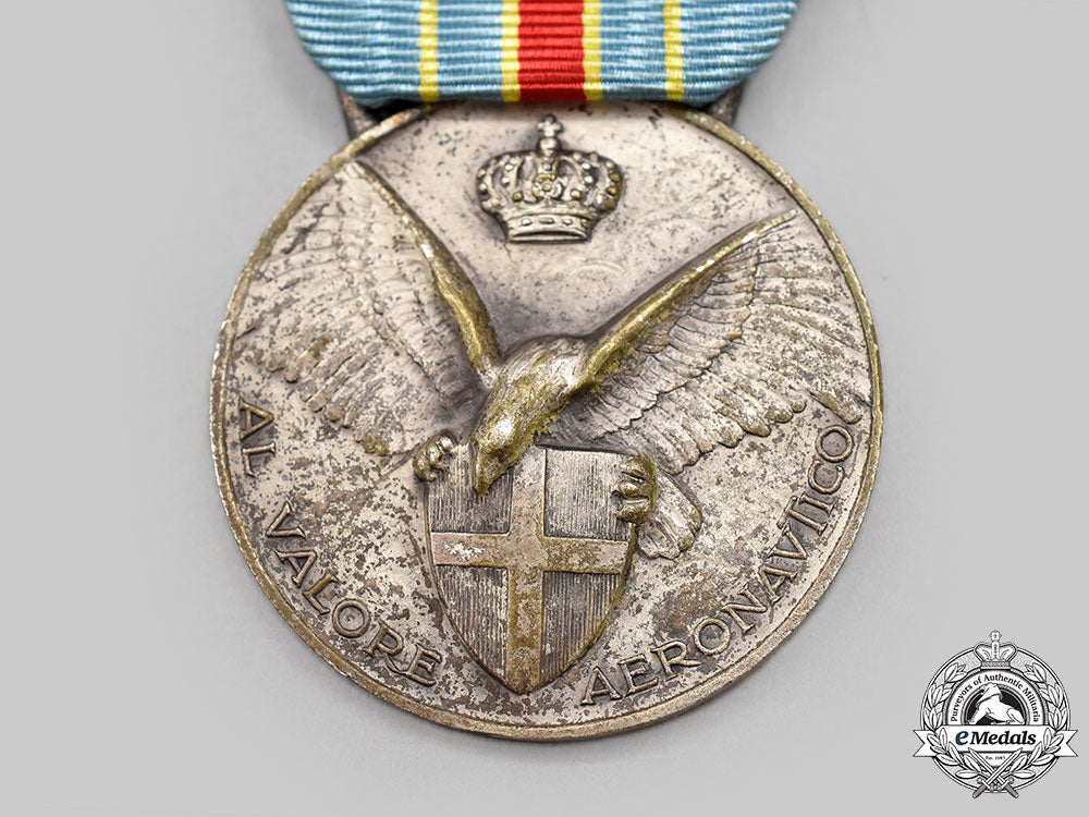 italy,_kingdom._a_medal_of_aeronautic_valour,_ii_class_silver_grade_l22_mnc5428_619_1_1