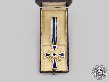 germany,_third_reich._an_honour_cross_of_the_german_mother,_gold_grade_with_case,_by_liefergemeinschaft_pforzheimer_innungen_l22_mnc5472_697