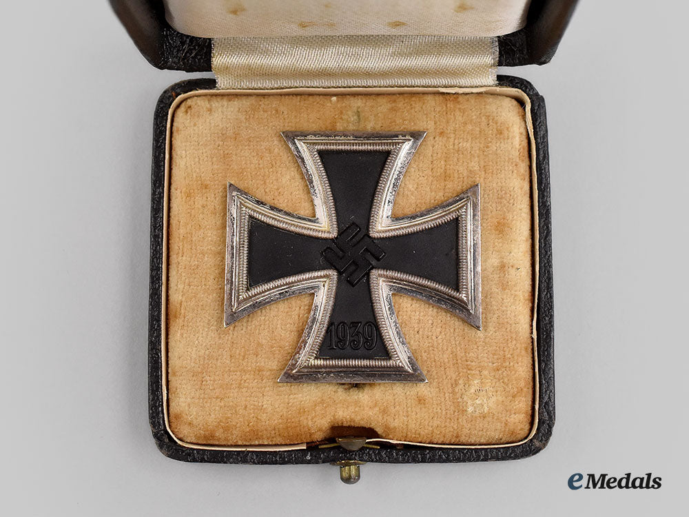 germany,_wehrmacht._a1939_iron_cross_i_class,_with_case,_by_wilhelm_deumer_l22_mnc5481_879