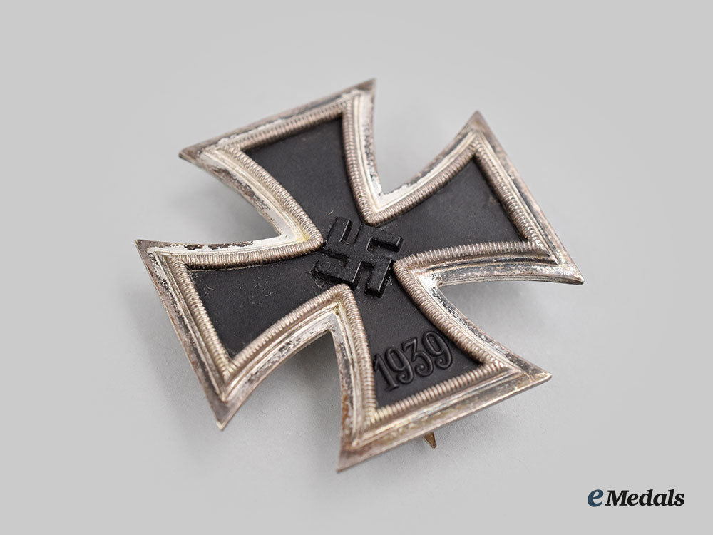 germany,_wehrmacht._a1939_iron_cross_i_class,_with_case,_by_wilhelm_deumer_l22_mnc5484_882