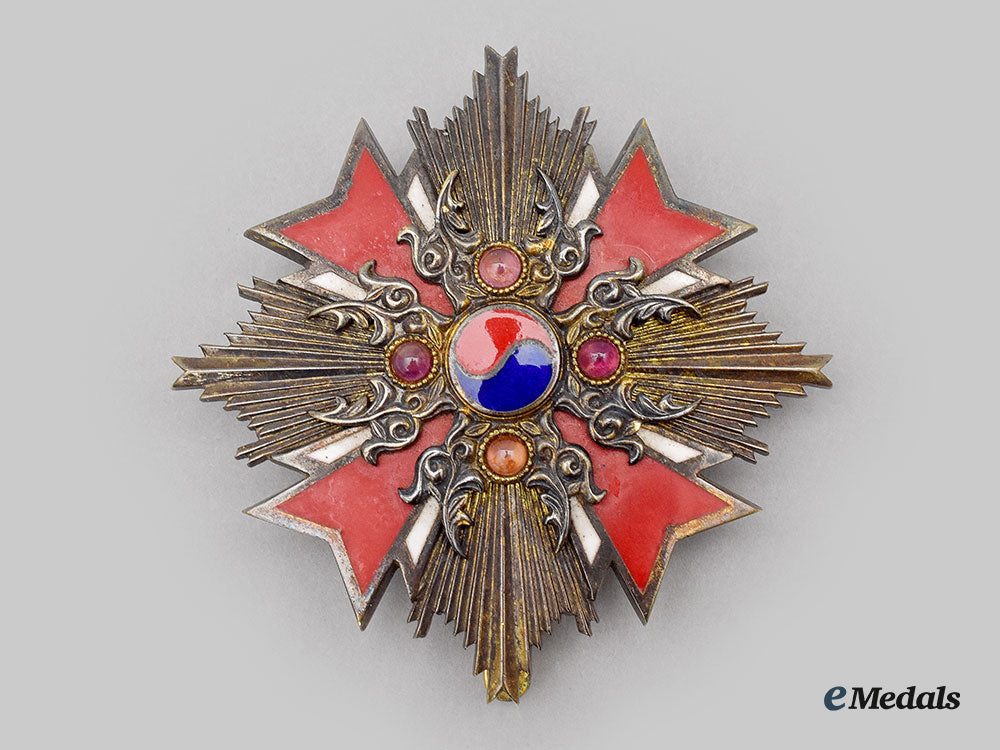 korea,_republic(_south_korea)._an_order_of_diplomatic_service_merit,_heung-_in_medal,_ii_class,_grade_ii_l22_mnc5521_752_1
