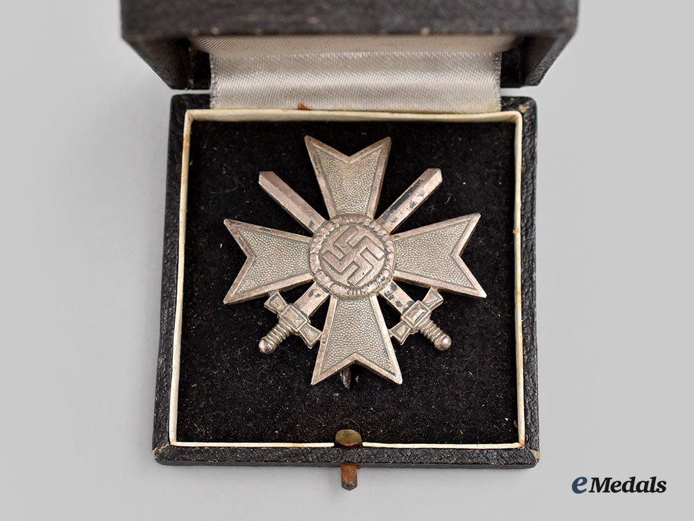 germany,_wehrmacht._a_war_merit_cross_i_class_with_swords_and_case,_by_wilhelm_deumer_l22_mnc5531_915