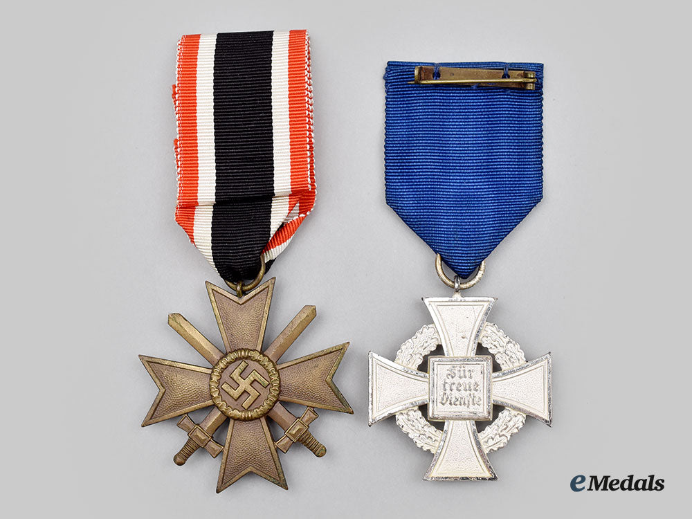 germany,_third_reich._a_mixed_lot_of_cases_and_decorations_l22_mnc5556_995_1