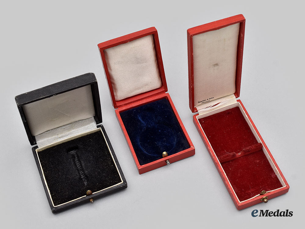 germany,_third_reich._a_mixed_lot_of_cases_and_decorations_l22_mnc5560_996_1