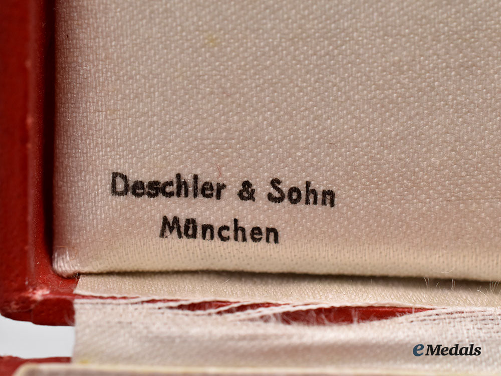 germany,_third_reich._a_mixed_lot_of_cases_and_decorations_l22_mnc5561_997_1