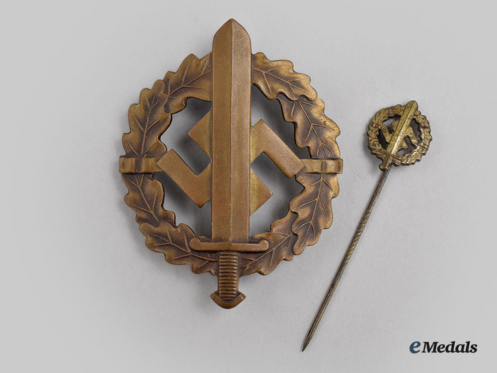 germany,_sa._an_sports_badge,_bronze_grade_with_stick_pin_miniature_and_award_document,_by_e._schneider_l22_mnc5582_940