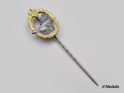 germany,_kriegsmarine._a_destroyer_war_badge,_with_stick_pin_miniature,_by_gebrüder_wegerhoff_l22_mnc5609_868