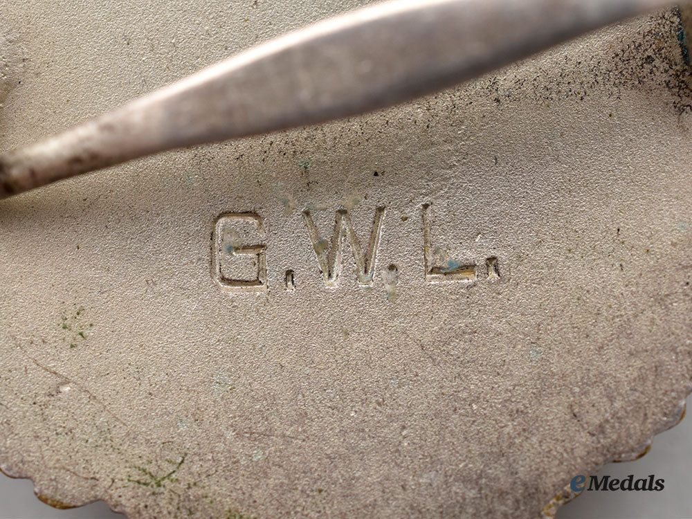 germany,_kriegsmarine._a_destroyer_war_badge,_with_stick_pin_miniature,_by_gebrüder_wegerhoff_l22_mnc5614_870