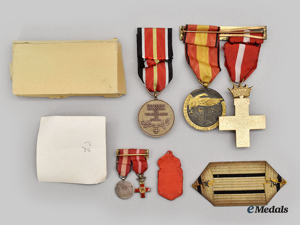 spain,_spanish_state._a_blue_division_medal_group_l22_mnc5645_944