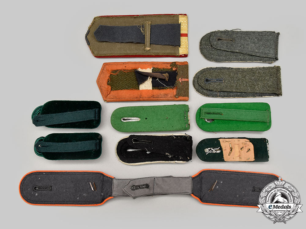 international._a_mixed_lot_of_shoulder_boards_and_straps_l22_mnc5652_730_1
