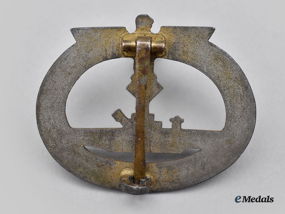 germany,_kriegsmarine._a_u-_boat_war_badge,_by_foerster&_barth_l22_mnc5684_903