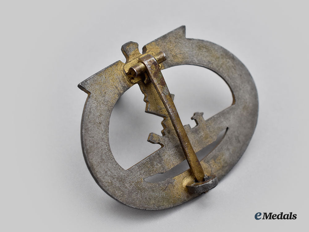 germany,_kriegsmarine._a_u-_boat_war_badge,_by_foerster&_barth_l22_mnc5686_904