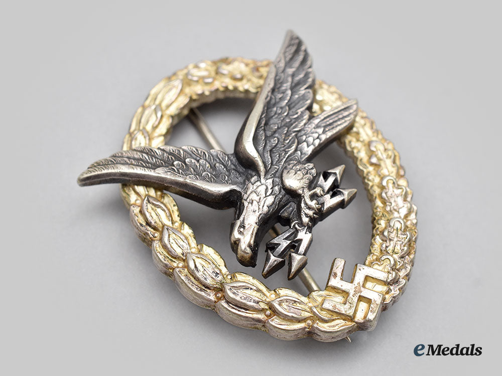 germany,_luftwaffe._a_radio_operator_and_air_gunner_badge,_by_berg&_nolte_l22_mnc5699_910