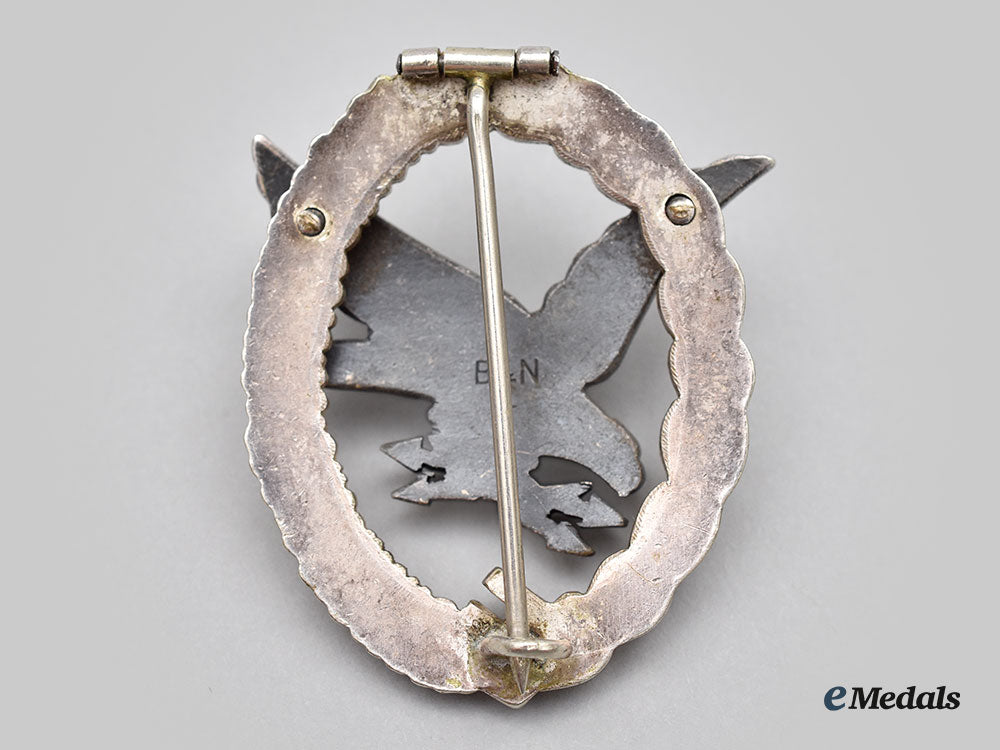 germany,_luftwaffe._a_radio_operator_and_air_gunner_badge,_by_berg&_nolte_l22_mnc5700_911