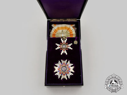 japan,_empire._an_order_of_the_sacred_treasure,_i_class_grand_cordon,_in_case,_c.1940_l22_mnc5798_047